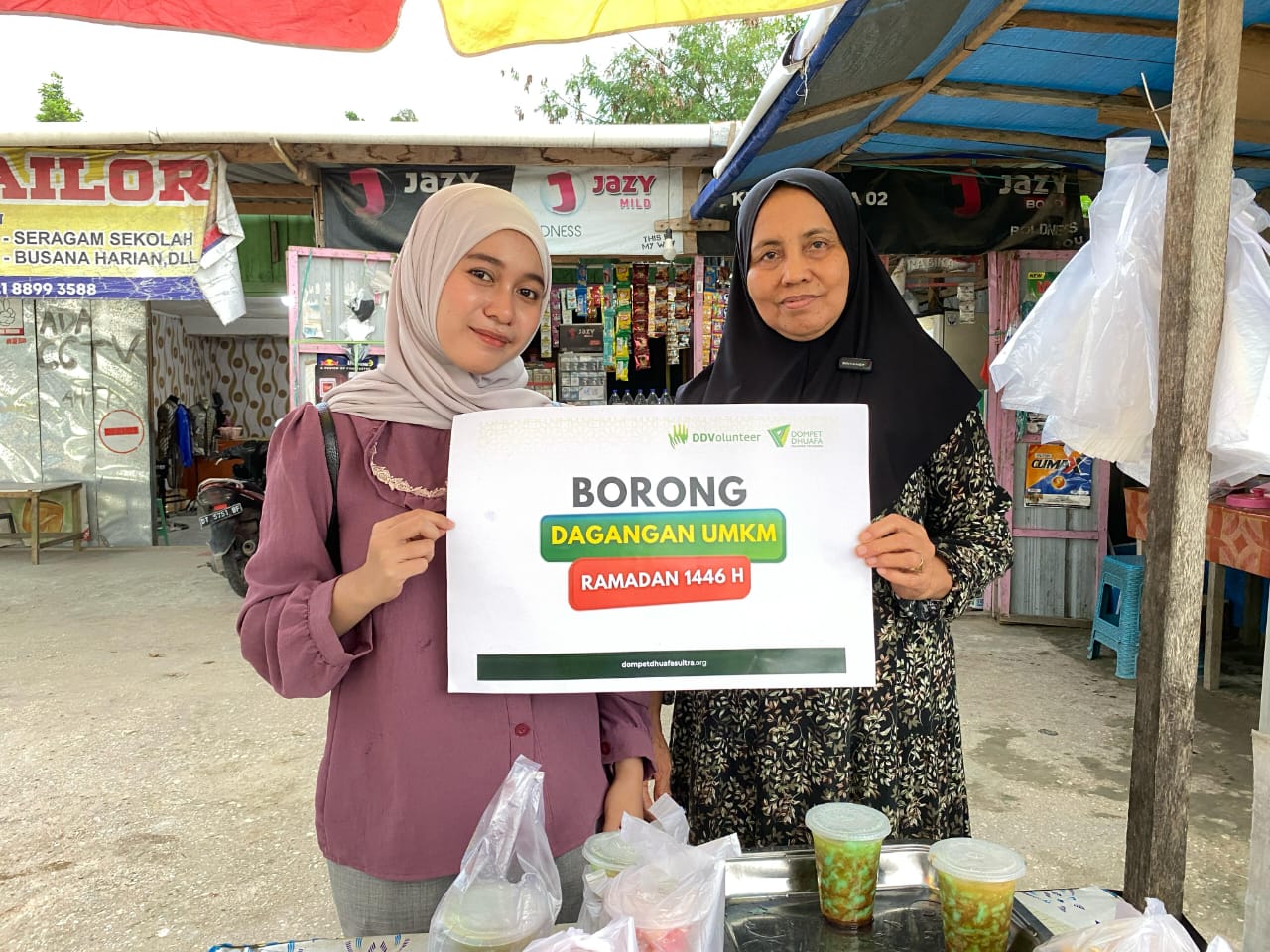 Memasuki hari ke-11 Ramadan, Dompet Dhuafa Sulawesi Tenggara kembali menunjukkan kepeduliannya dengan menggelar aksi borong dagangan UMKM